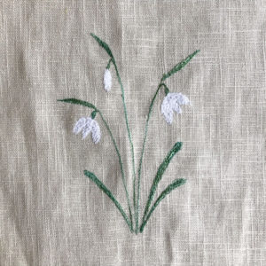 Linen Cross Back Apron - Pale Stone - Snowdrops - Image 4